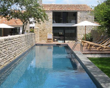 Terrace and pool in Ile de Re - Hotel Le Senechal