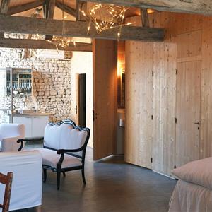 Loft with sitting area and fireplace - Hôtel le Sénéchal