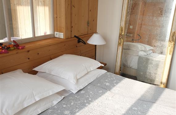 Elegant room with double bed - Hôtel le Sénéchal