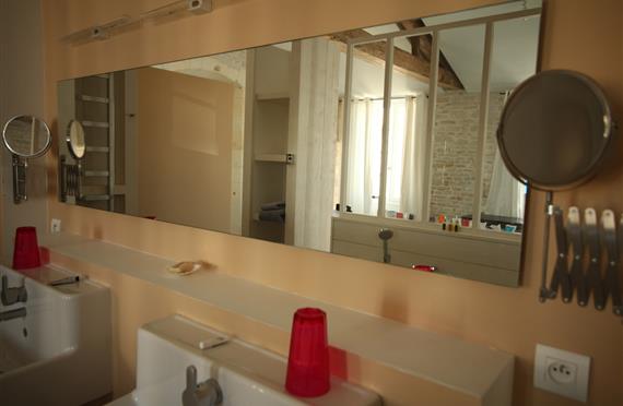 Shower room in loft near La Rochelle - Hôtel le Sénéchal