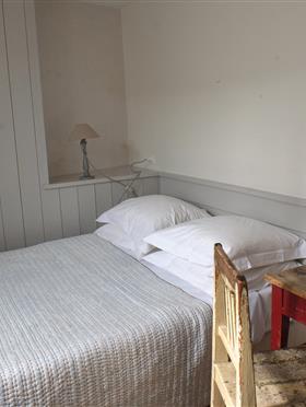 Rent small room with double bed - Hôtel le Sénéchal