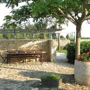 Outdoor table - Hotel Le Senechal Charente Maritime