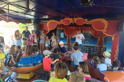 Merry-Go-Round Donin market Ars en Ré