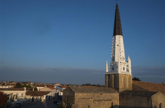 Room 25 View of the Ars Bell Tower in the Sea - Hotel Le Senechal