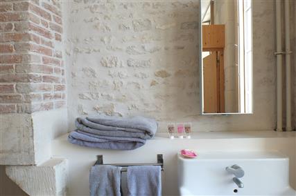 Bathroom in elegant room Ile de Ré - Hotel Le Senechal